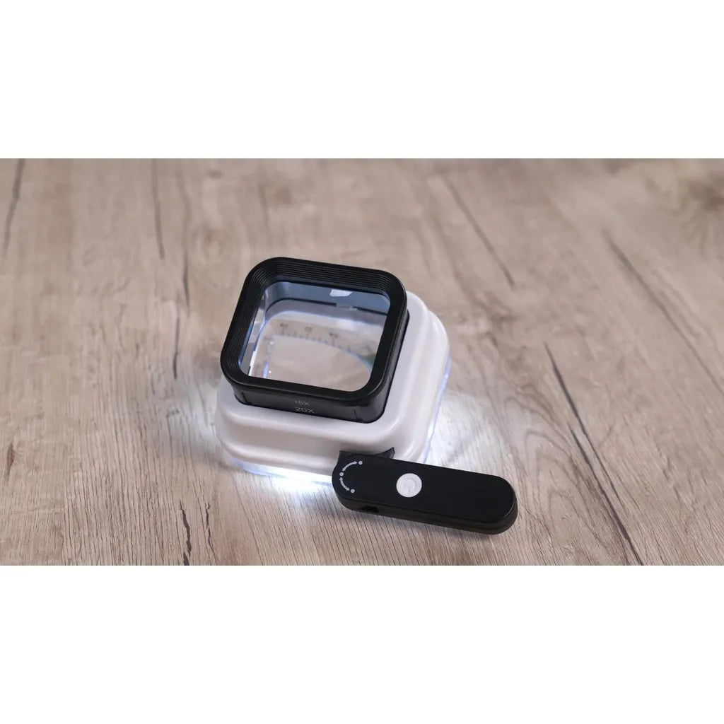 Genius Ideas háromfokozatú összecsukható nagyító LED világítással, 9.5 x 8.7 x 4.5 cm, fekete-fehér