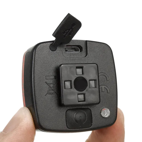 Kerékpár hátsó LED lámpa 125 lm, USB-s akkumulátor, fény- és fékérzékelő