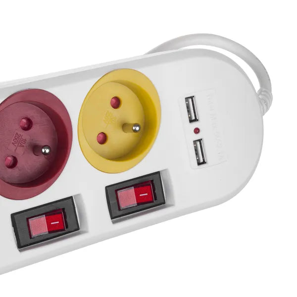 4 aljzatos hosszabbító 2 USB-vel, egyenkénti kapcsolókkal, 1,5 m, fehér