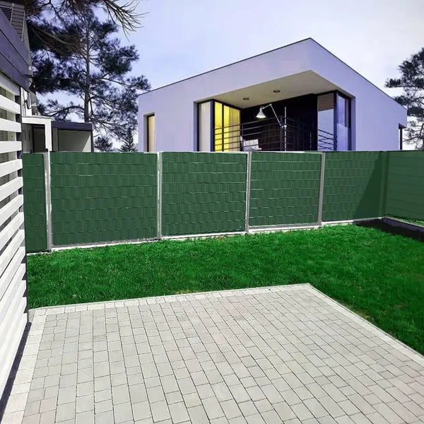 Sötétzöld PVC kerítésszalag 19×35 m 450 g/m² 20 kapoccsal