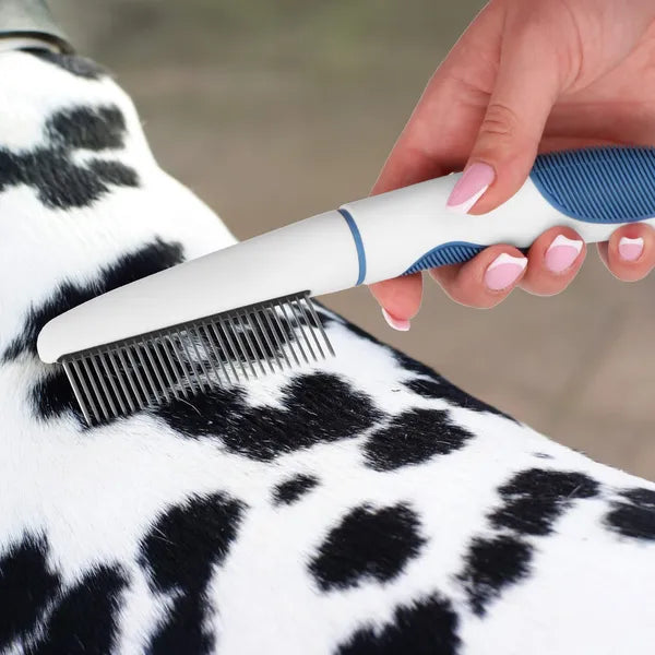 Kék-fehér, rozsdamentes acél fogú szőrkefés fésű kutyáknak és macskáknak, 22,5 cm