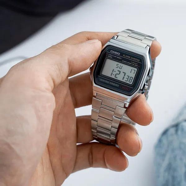 Casio A158WA-1D férfi digitális karóra, retro, ezüst acél, WR30, LED