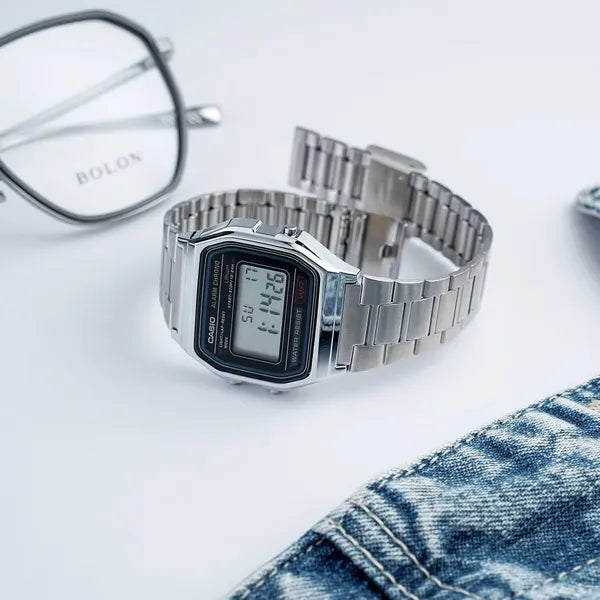 Casio A158WA-1D férfi digitális karóra, retro, ezüst acél, WR30, LED