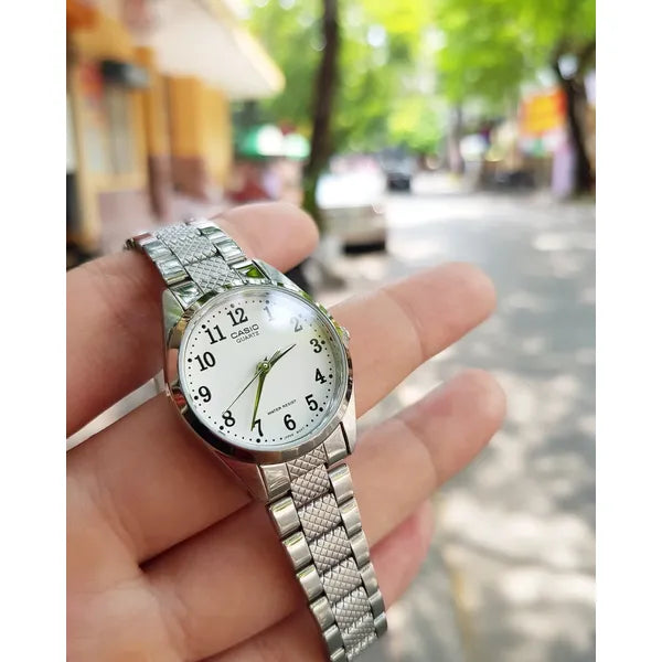 Casio LTP-1274D-7B női kvarc karóra, rozsdamentes acél, 32 mm, ezüst