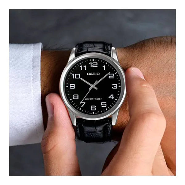 Casio MTP-V001L-1B férfi karóra fekete bőrszíjjal, 38 mm