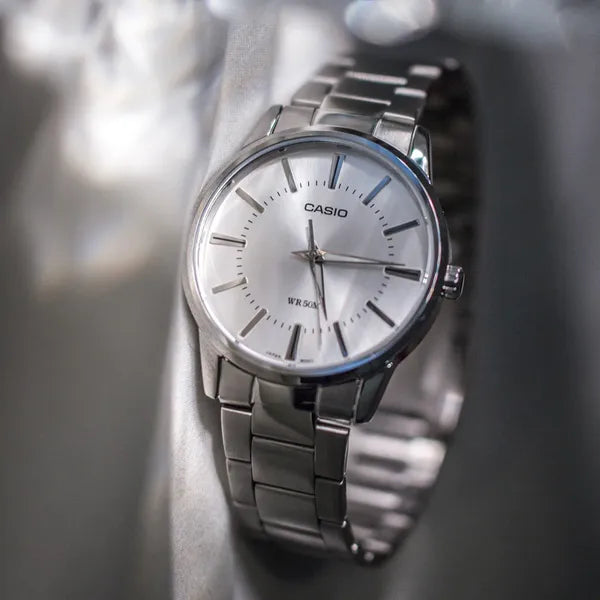 Casio MTP-1303D-7AV férfi karóra, 40 mm, acél tok és szíj, WR50, ezüst számlap