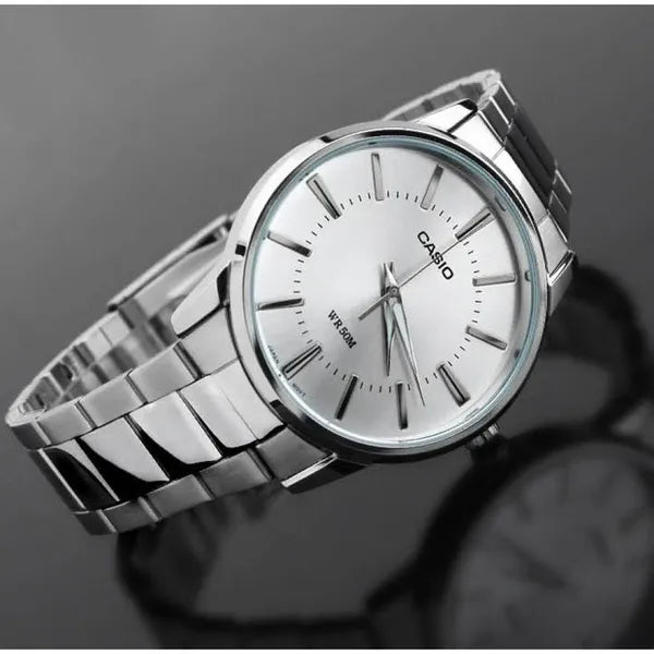 Casio MTP-1303D-7AV férfi karóra, 40 mm, acél tok és szíj, WR50, ezüst számlap