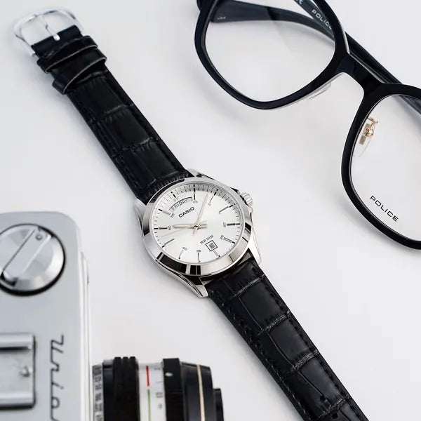 Casio MTP-1370L-7AVDF férfi karóra, bőrszíj, ezüst számlap, WR50