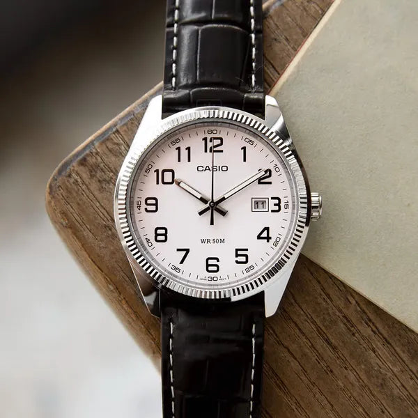 Casio MTP-1302PL-7B férfi karóra, bőr szíj, fehér számlap, WR50