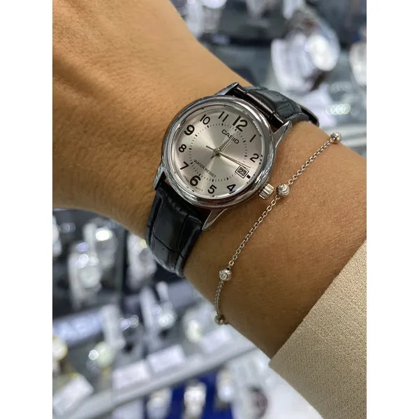 Casio női karóra LTP-V002L-7BUDF, fekete bőrszíj, ezüst számlap, 25 mm, WR30