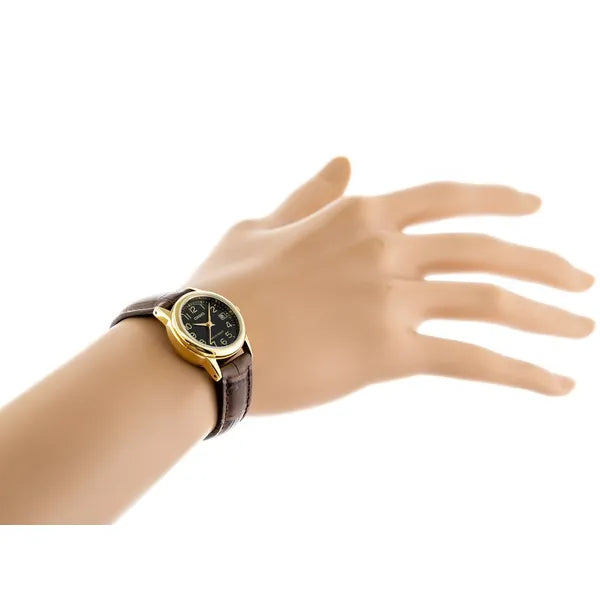 Casio LTP-V002GL női analóg karóra, fekete számlap, barna bőrszíj, WR30
