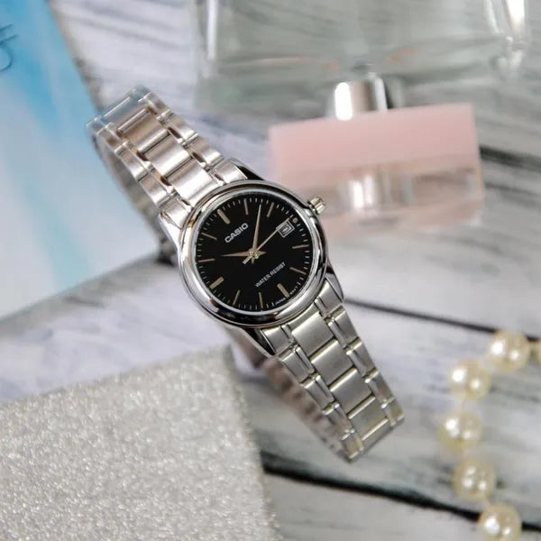 Casio női karóra LTP-V002D-1A, ezüst nemesacél, fekete számlap, WR30