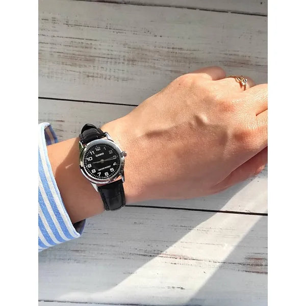 Casio LTP-V001L-1B női karóra, fekete bőrszíj, 24 mm, WR30