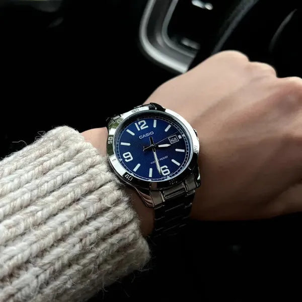 Casio MTP-V004D-2B férfi karóra, acél szíj, kék számlap, WR30
