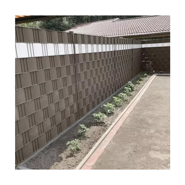Barna PVC kerítéstakaró szalag 19 cm × 35 m, 630 g/m², klipsekkel