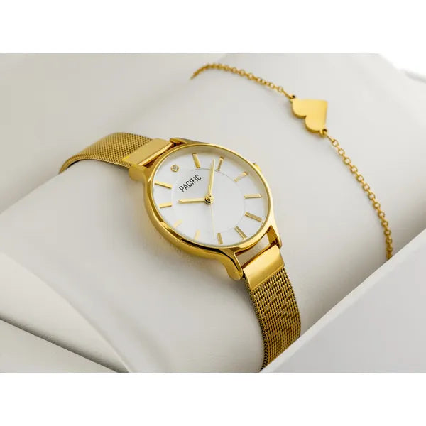 Női arany színű quartz karóra ajándékszett szív karkötővel, WR30