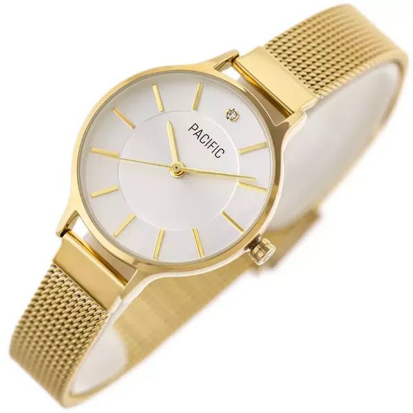 Női arany színű quartz karóra ajándékszett szív karkötővel, WR30