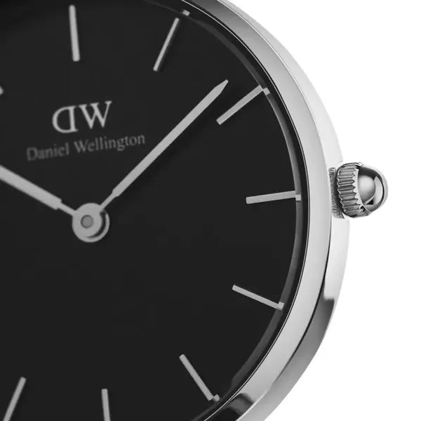 Daniel Wellington Petite Sterling női karóra, 28 mm, fekete számlap, ezüst