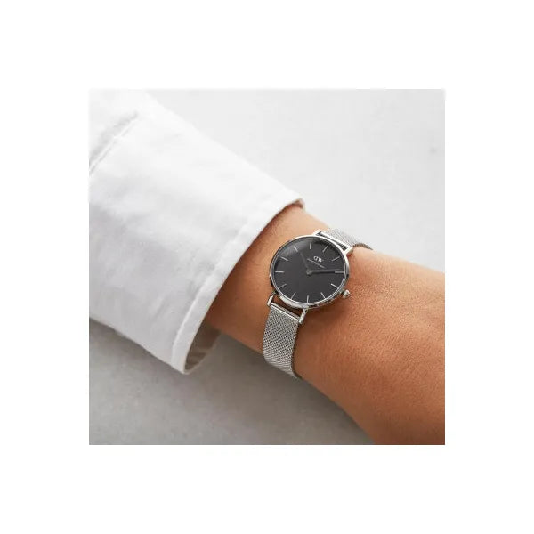 Daniel Wellington Petite Sterling női karóra, 28 mm, fekete számlap, ezüst