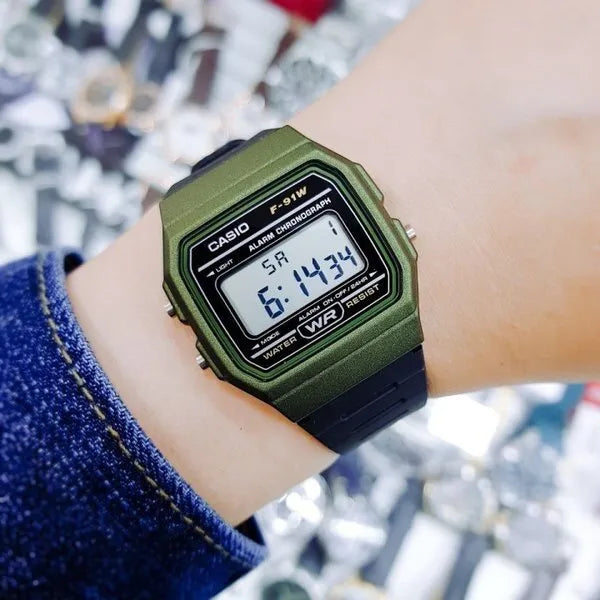 Casio F-91WM-3AER férfi digitális karóra, zöld tok, fekete szíj, 100 m