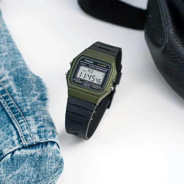 Casio F-91WM-3AER férfi digitális karóra, zöld tok, fekete szíj, 100 m