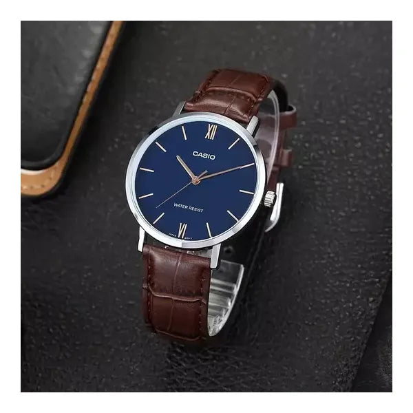Casio MTP-VT01L-2B férfi karóra, bőr szíj, 40 mm, WR30