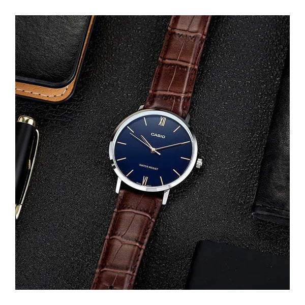 Casio MTP-VT01L-2B férfi karóra, bőr szíj, 40 mm, WR30