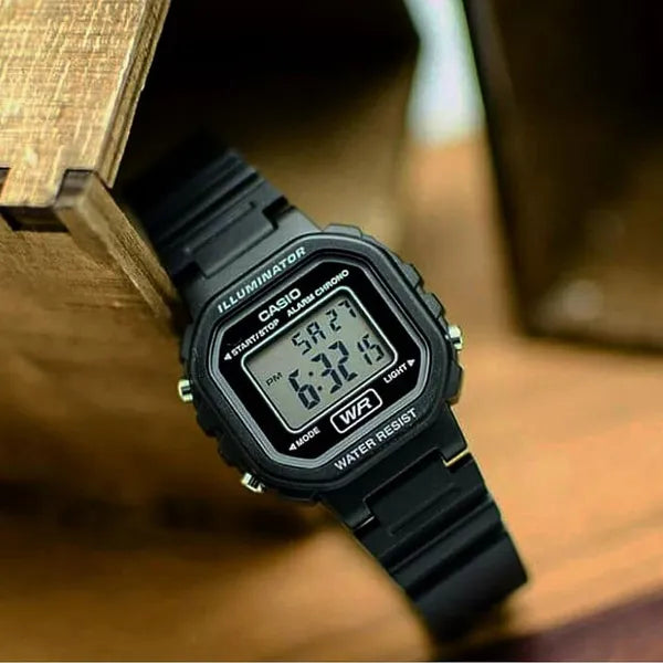 Casio LA-20WH-1AEF gyerek digitális karóra, fekete műanyag, WR30 vízálló