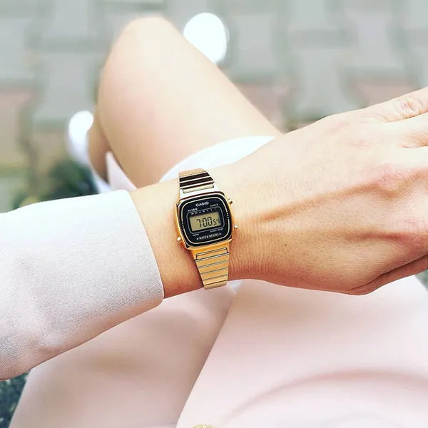Casio Vintage LA670WGA-1 női digitális karóra arany acél, WR30