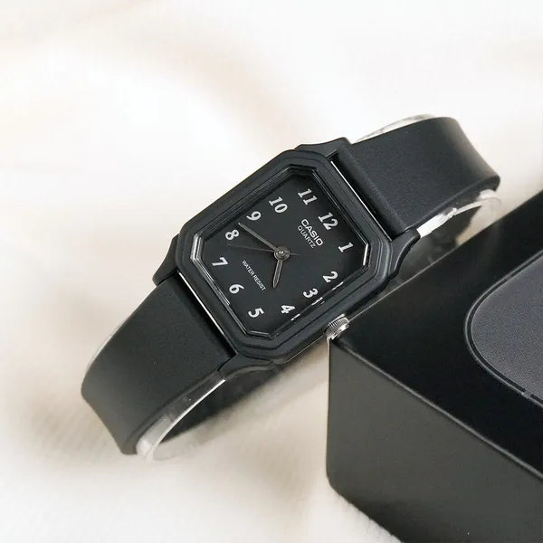 Casio LQ-142-1B női karóra fekete, műanyag szíj, WR30