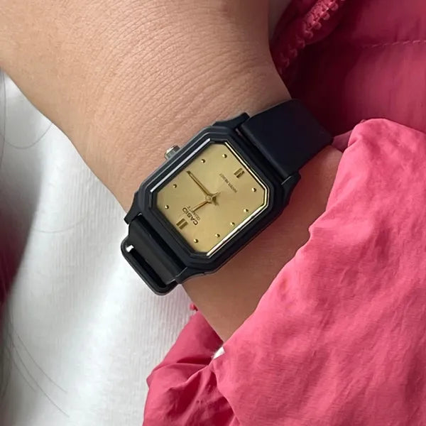 Casio LQ-142E-9A női karóra, arany számlap, fekete műanyag szíj, WR30
