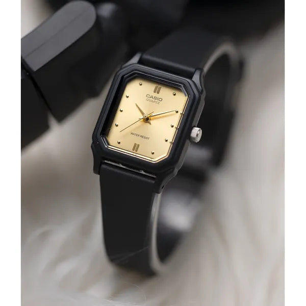Casio LQ-142E-9A női karóra, arany számlap, fekete műanyag szíj, WR30