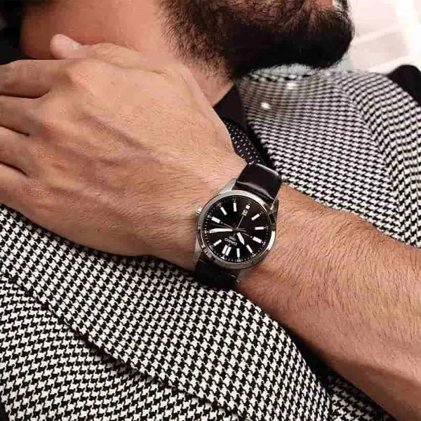 Casio férfi karóra fekete bőrszíjjal, 41 mm, dátumkijelzős, WR30