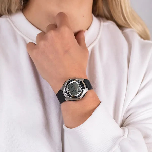 Casio LW-203-1BV női digitális karóra, fekete, WR50, LED, stopperrel