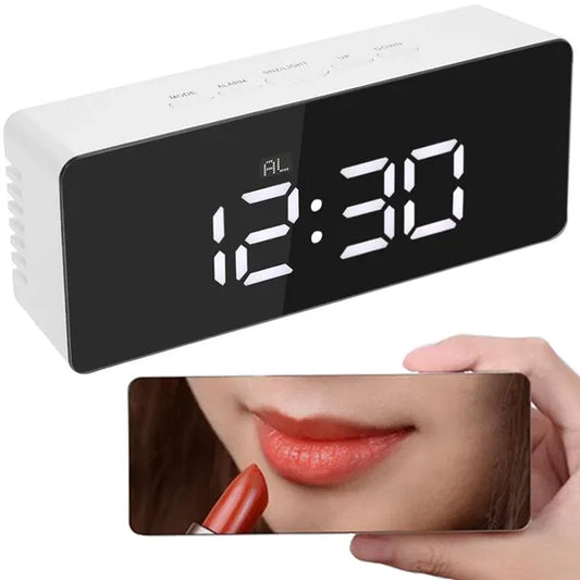 Fehér LED tükör kijelzős ébresztőóra hőmérővel, USB/AAA, 14 cm