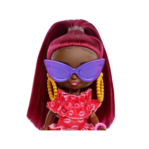 Barbie Extra Mini Minis divatbaba 8,5 cm, rózsaszín ruha, HLN47