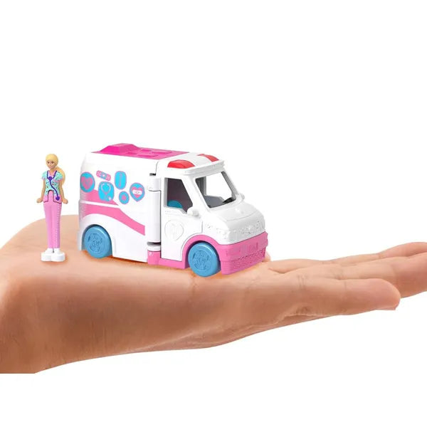 Mini Barbie Land mentőautó készlet mini Barbie babával, 4+
