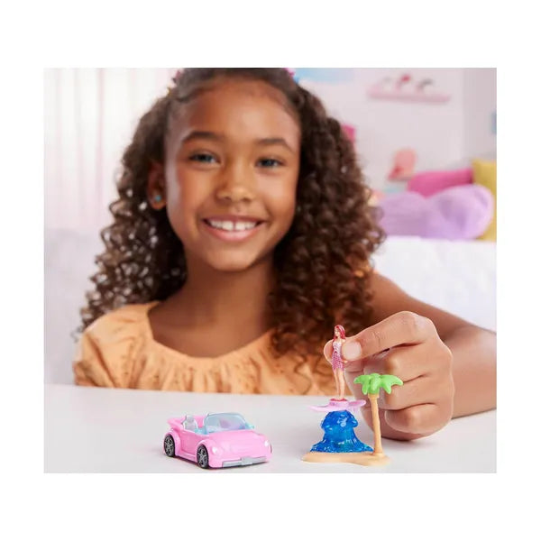 Mattel Mini BarbieLand színváltós kabrió autó 3,5 cm babával, 4+ év