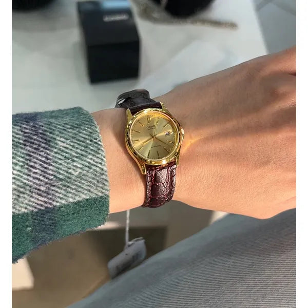 Női kvarc karóra Casio LTP-1183Q-9A, arany számlap, barna bőrszíj, WR30