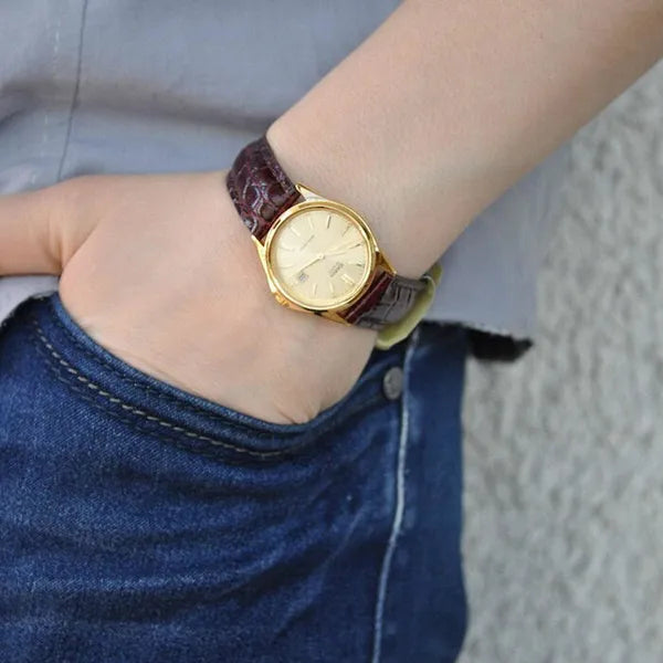 Női kvarc karóra Casio LTP-1183Q-9A, arany számlap, barna bőrszíj, WR30