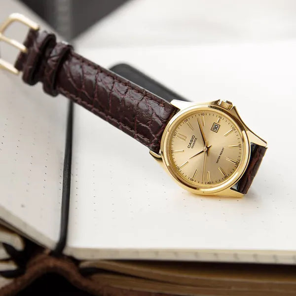 Női kvarc karóra Casio LTP-1183Q-9A, arany számlap, barna bőrszíj, WR30
