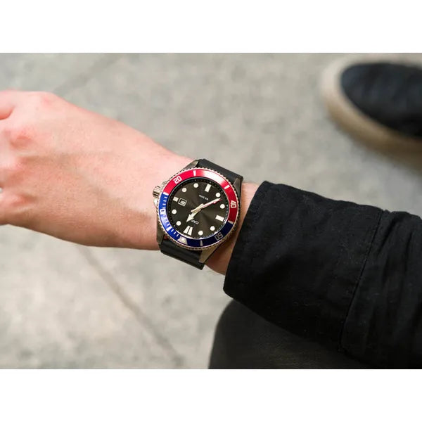 Casio MDV-107-1A3 férfi búváróra, 47 mm, WR200, kvarc, fekete