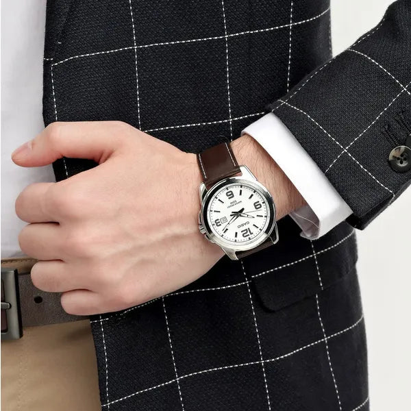 Casio MTP-1314L-7AVEF férfi karóra, bőrszíj, fehér számlap, 45 mm