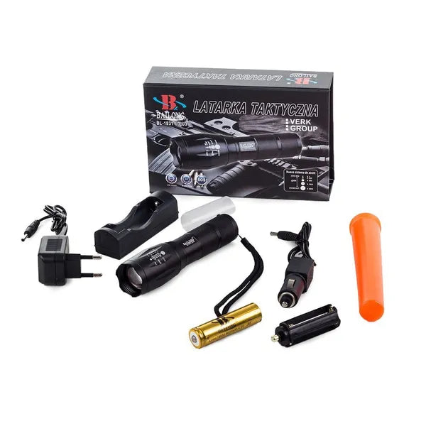 Taktikai LED zseblámpa Cree XM-L3-U3, zoom, 600 m, 18650 akku
