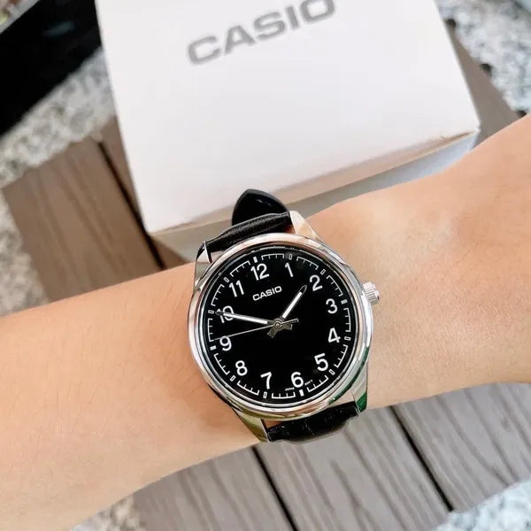 Casio férfi kvarc karóra bőrszíjjal, fekete számlap, 40 mm, WR30