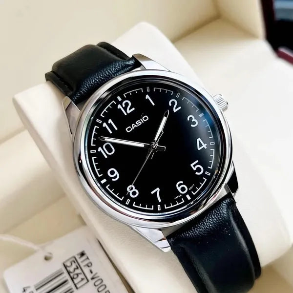 Casio férfi kvarc karóra bőrszíjjal, fekete számlap, 40 mm, WR30