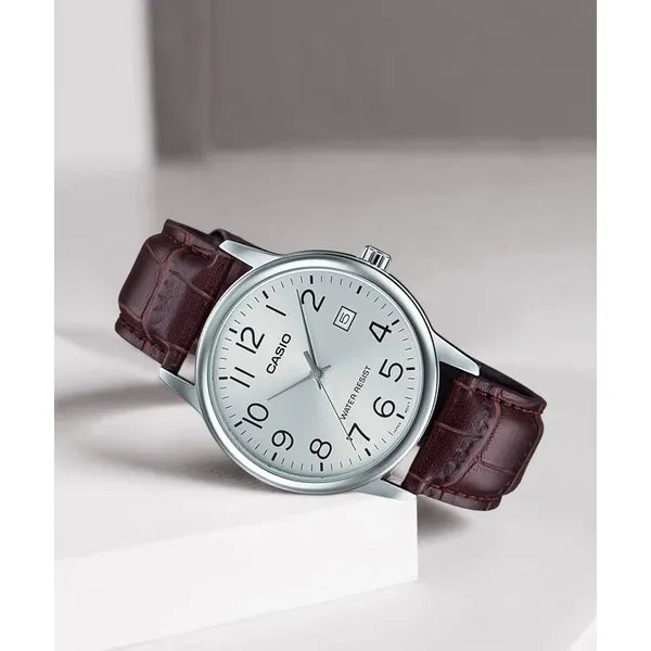 Casio MTP-V002L-7B2 férfi karóra barna bőrszíjjal ezüst számlappal 44mm WR30