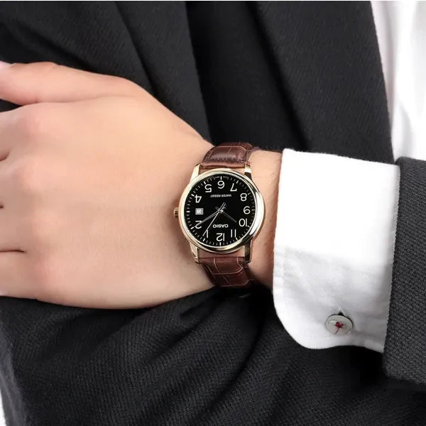 Casio MTP-V002GL-1B férfi karóra, arany tok, barna bőr szíj, dátum
