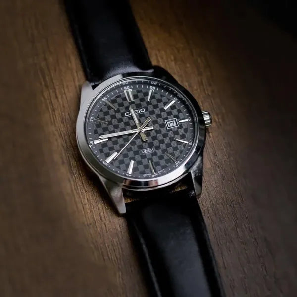 Casio MTP-VD03L-1A férfi karóra, bőrszíj, fekete-számlap, 42 mm