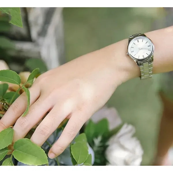 Casio LTP-V005D-7A női nemesacél karóra, ezüst, 28 mm, WR30